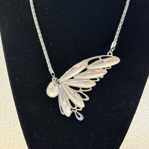 VTG Lani large silver tone faceted glass inlaid butterfly wing pendant necklace